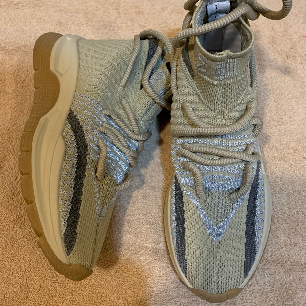 Sia Collective Sock Runner “Desert Sand”
